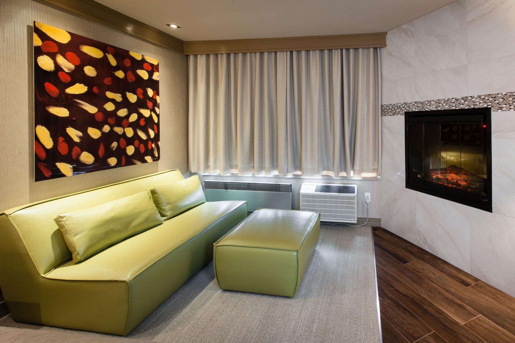 Hotel Le Chabrol & Montreal