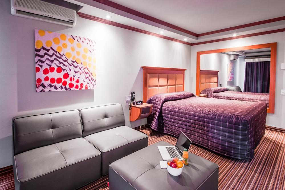 Hotel Le Chabrol & 3*