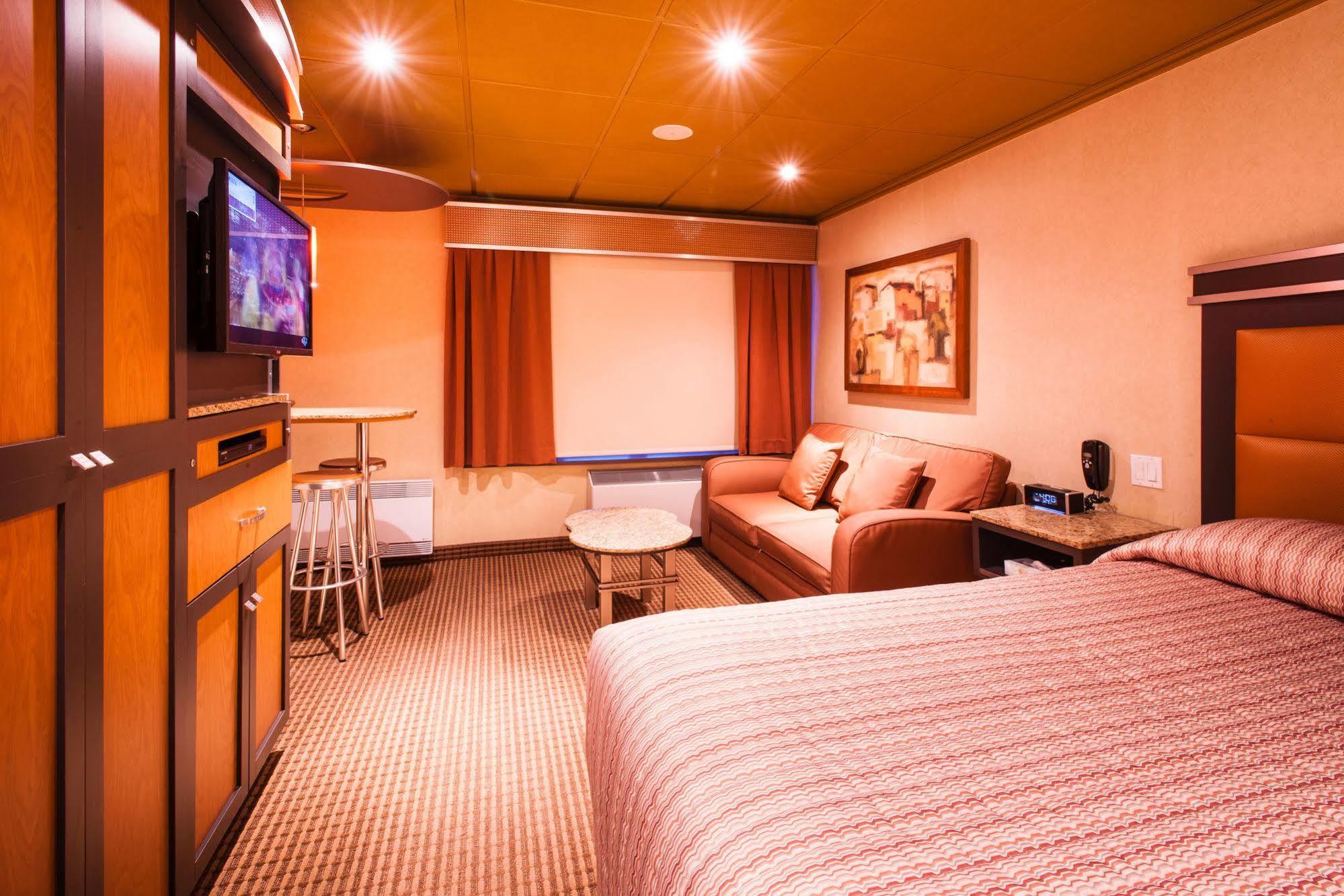 Hotel Le Chabrol & Montreal